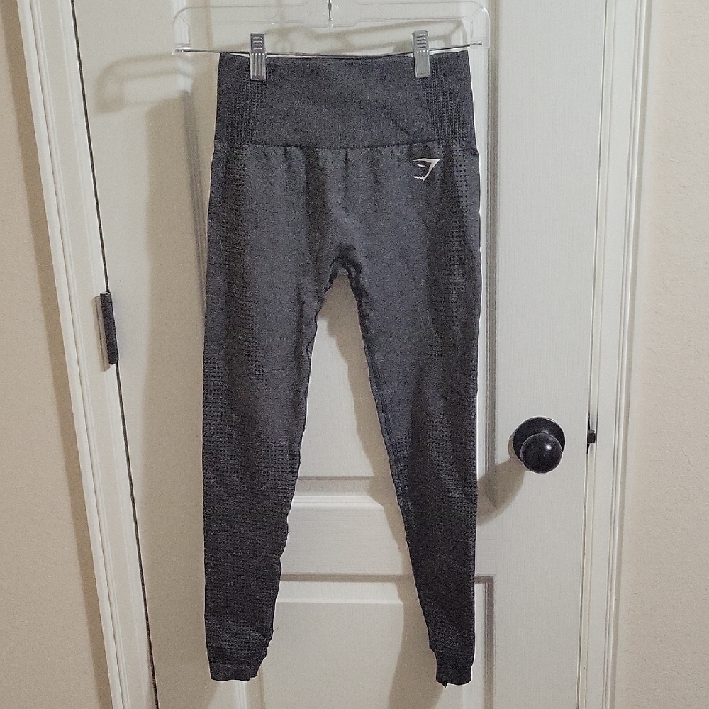 Gray Leggings with Sleek Design and Comfort